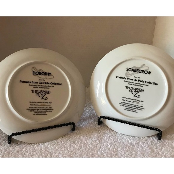 WIZARD OF OZ BY HAMILTON DOROTHY & SCARECROW PLATES - Picture 2 of 15